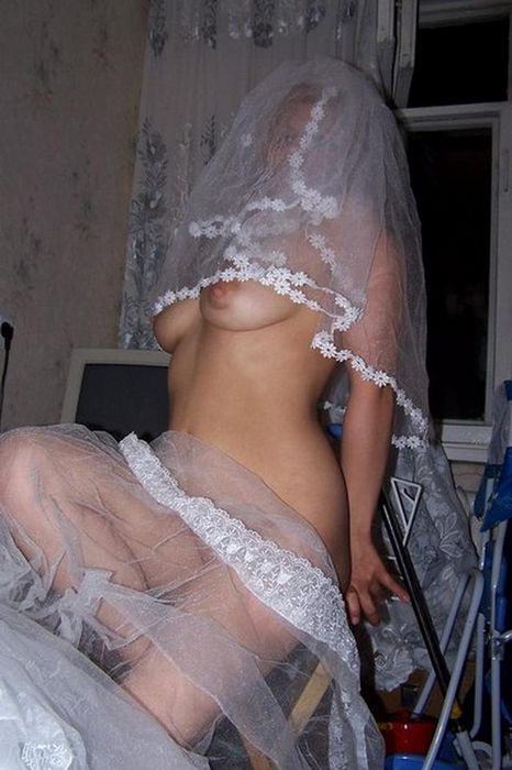 Симпатичная и милая невеста отсосала сразу после торжества
